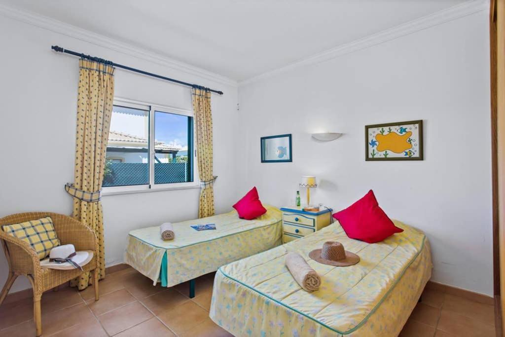 Villa White Sands - Private Oasis, Heated Pool, Beaches & Strip Nearby Albufeira Exterior photo